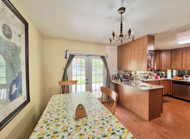 206 Loesch DR, Elgin, TX 78621