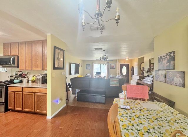 206 Loesch DR, Elgin, TX 78621