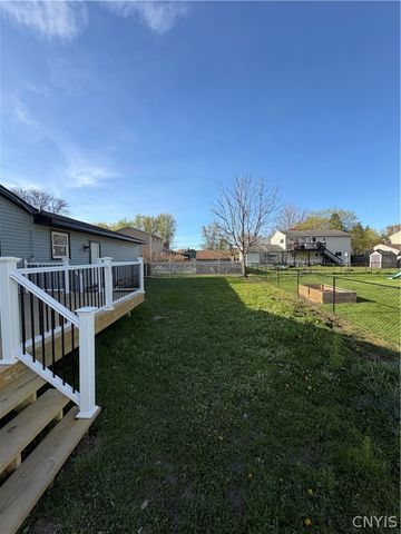 7968 Boxford Road, Clay, NY 13041