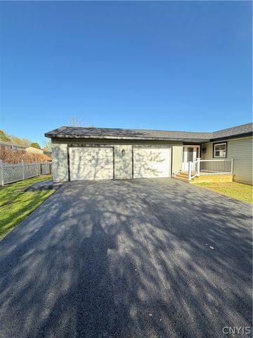 7968 Boxford Road, Clay, NY 13041