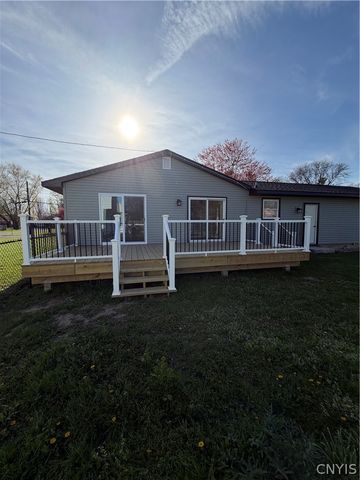 7968 Boxford Road, Clay, NY 13041
