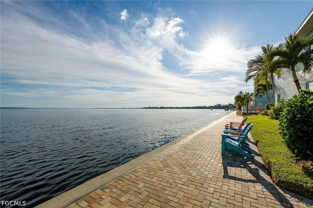 3322 N Key DR 2, North Fort Myers, FL 33903