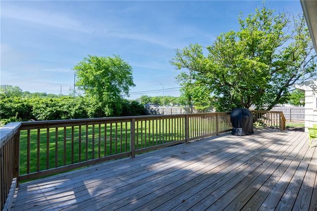 701 E 98th Street, Kansas City, MO 64131