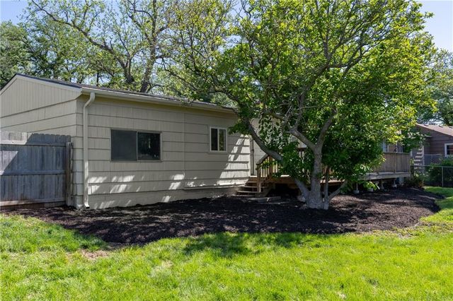 701 E 98th Street, Kansas City, MO 64131