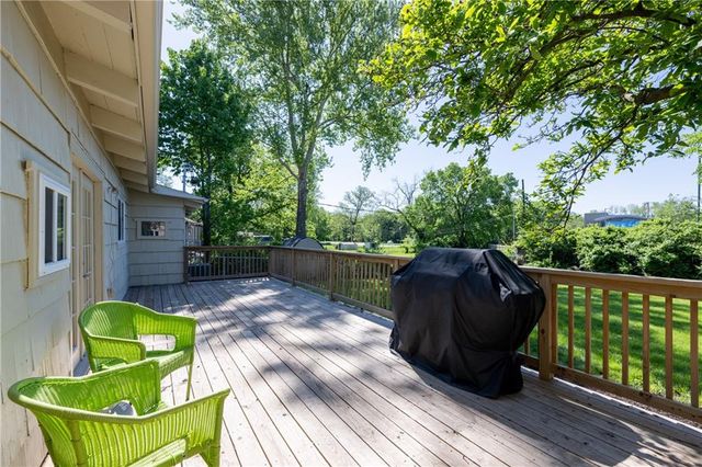 701 E 98th Street, Kansas City, MO 64131