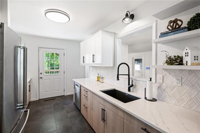 701 E 98th Street, Kansas City, MO 64131