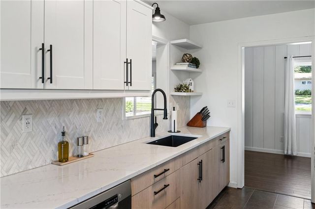 701 E 98th Street, Kansas City, MO 64131