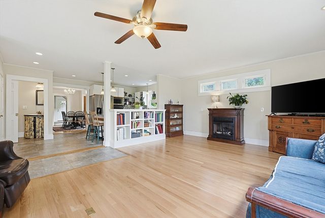 24 Riverside Pl, Walpole, MA 02081
