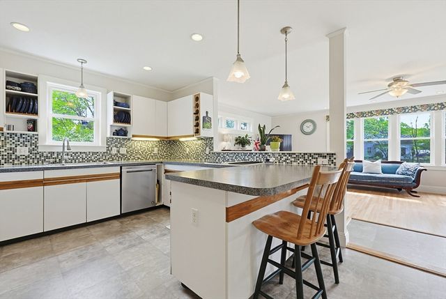 24 Riverside Pl, Walpole, MA 02081