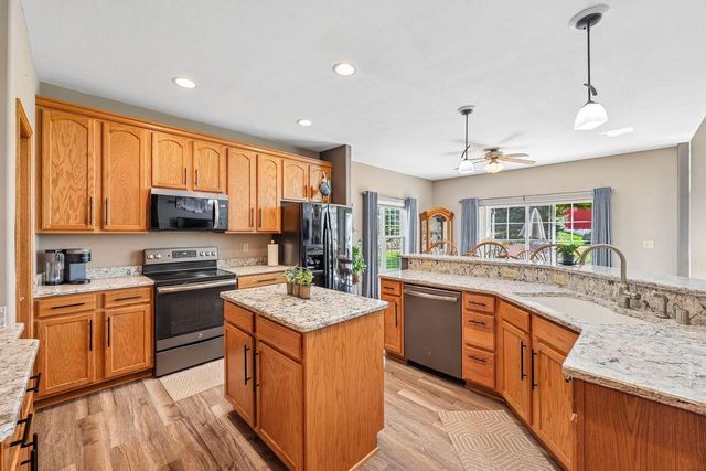 238 E Redding CIRCLE, Belgium, WI 53004