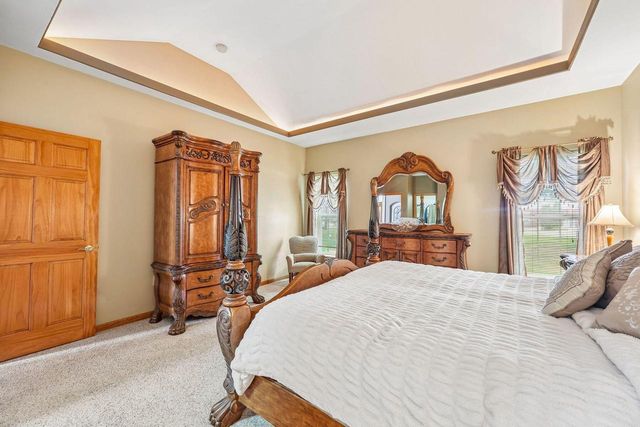 238 E Redding CIRCLE, Belgium, WI 53004