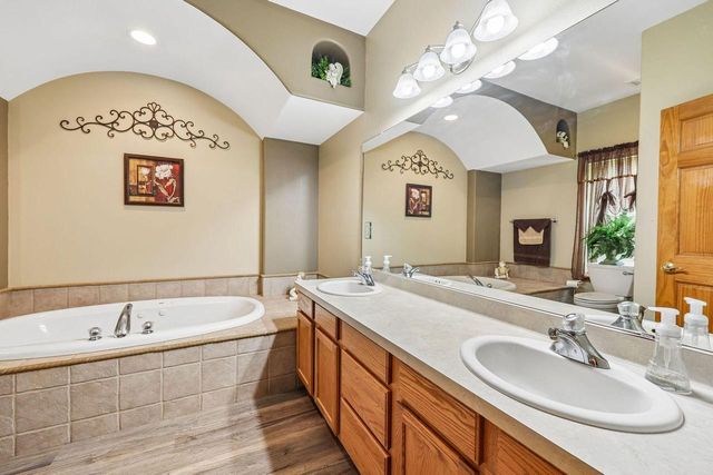 238 E Redding CIRCLE, Belgium, WI 53004