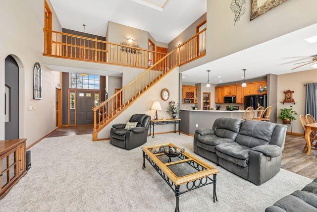 238 E Redding CIRCLE, Belgium, WI 53004