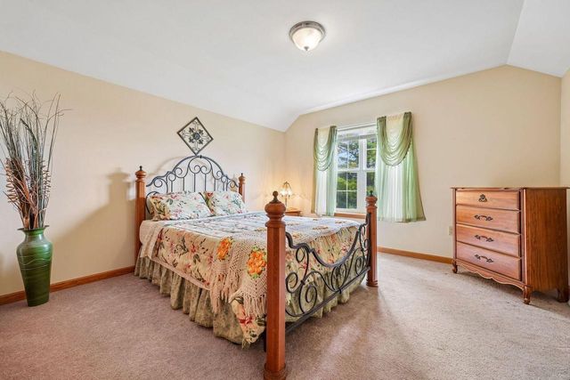 238 E Redding CIRCLE, Belgium, WI 53004
