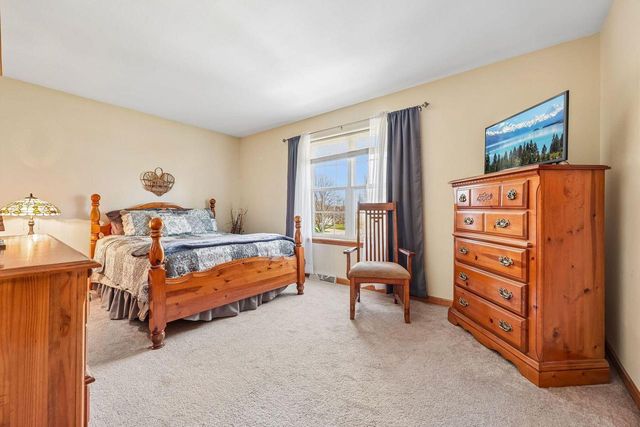 238 E Redding CIRCLE, Belgium, WI 53004