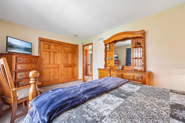238 E Redding CIRCLE, Belgium, WI 53004