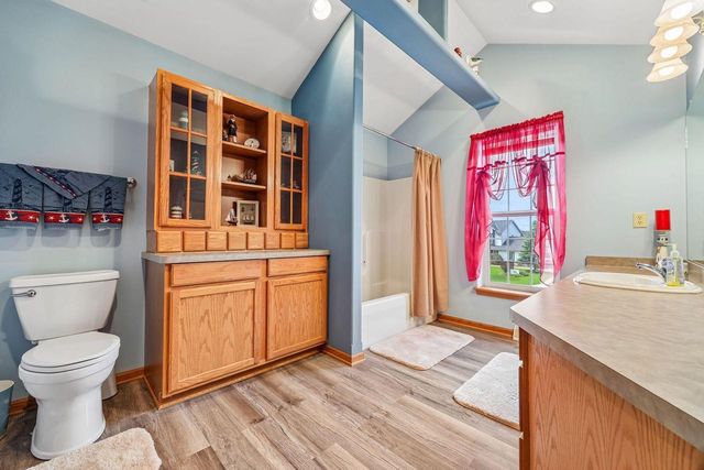 238 E Redding CIRCLE, Belgium, WI 53004