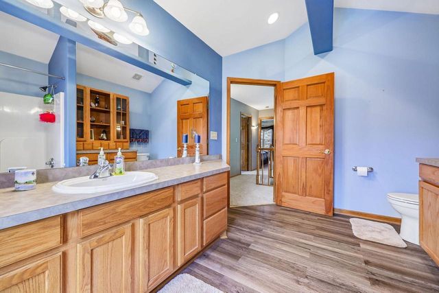238 E Redding CIRCLE, Belgium, WI 53004