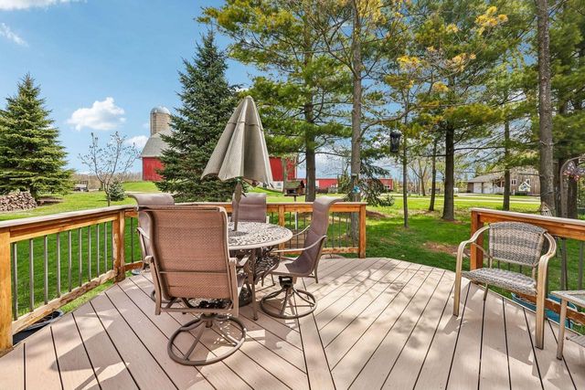238 E Redding CIRCLE, Belgium, WI 53004