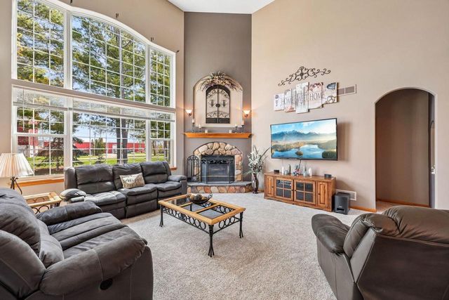 238 E Redding CIRCLE, Belgium, WI 53004