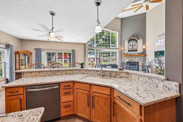 238 E Redding CIRCLE, Belgium, WI 53004