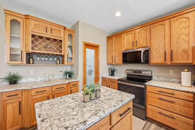 238 E Redding CIRCLE, Belgium, WI 53004