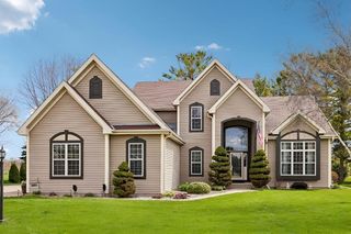 238 E Redding CIRCLE, Belgium, WI 53004