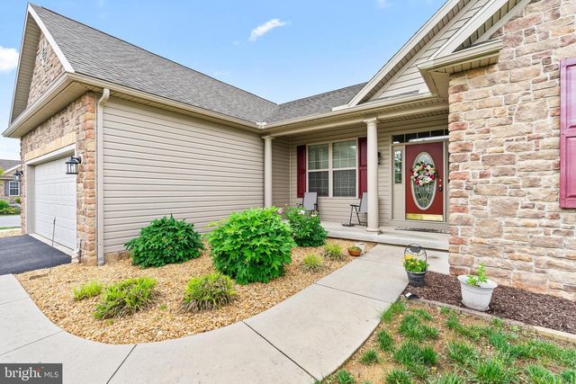 122 BALMORAL LN, Martinsburg, WV 25404