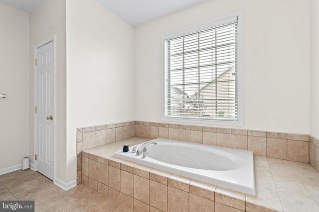 122 BALMORAL LN, Martinsburg, WV 25404