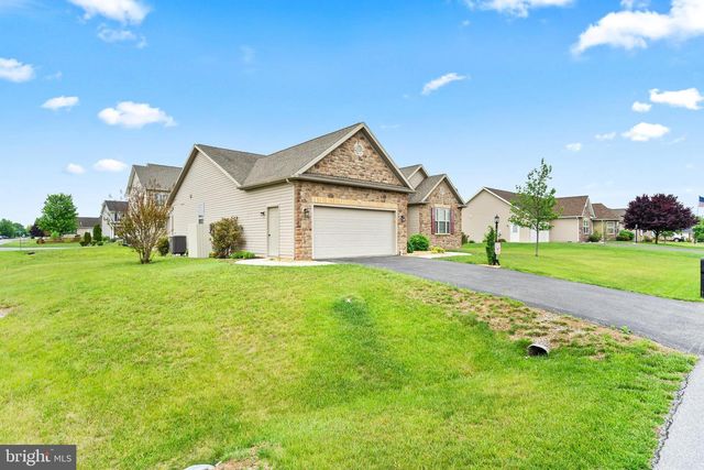 122 BALMORAL LN, Martinsburg, WV 25404