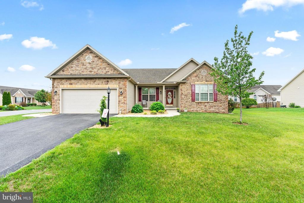 122 BALMORAL LN, Martinsburg, WV 25404