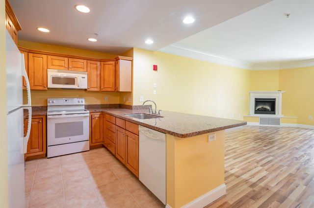 5 Sally Sweets Way Unit 213, Salem, NH 03079