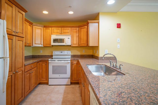 5 Sally Sweets Way Unit 213, Salem, NH 03079