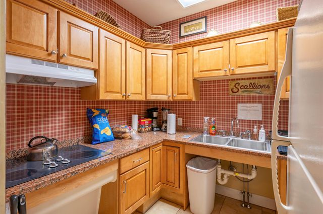 5 Sally Sweets Way Unit 213, Salem, NH 03079