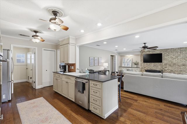 7200 Tamarack Road, Benbrook, TX 76116