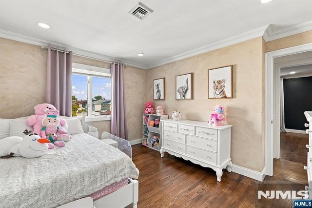 6 E Azalea Drive, Wallington, NJ 07057