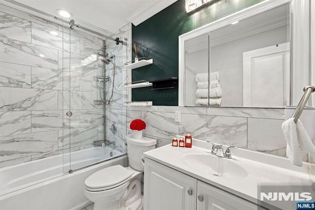 6 E Azalea Drive, Wallington, NJ 07057