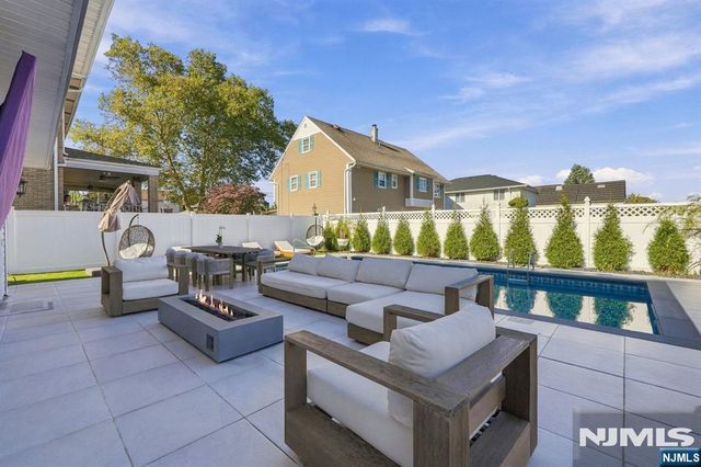 6 E Azalea Drive, Wallington, NJ 07057
