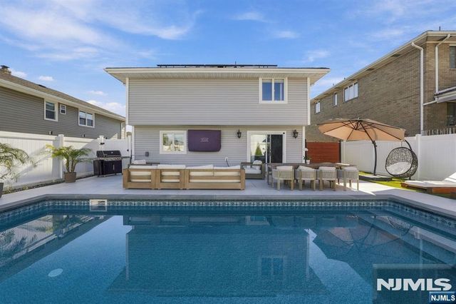 6 E Azalea Drive, Wallington, NJ 07057