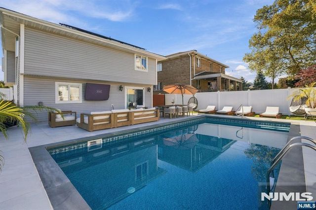 6 E Azalea Drive, Wallington, NJ 07057