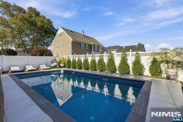 6 E Azalea Drive, Wallington, NJ 07057