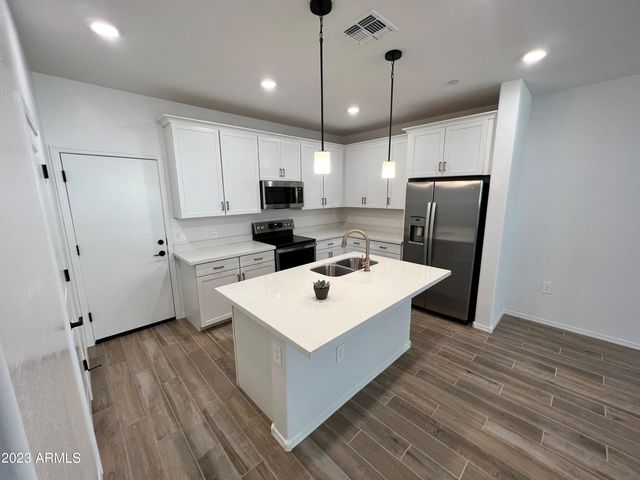 1822 E Chelsea Lane Unit 104, Gilbert, AZ 85295