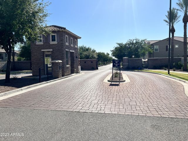 1822 E Chelsea Lane Unit 104, Gilbert, AZ 85295
