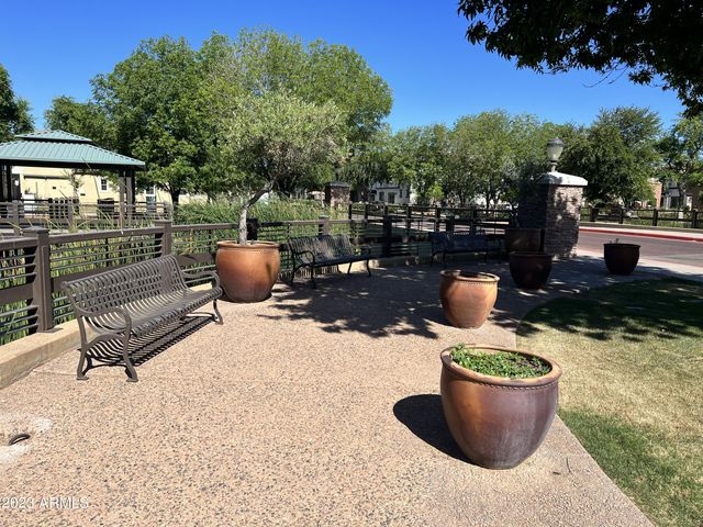 1822 E Chelsea Lane Unit 104, Gilbert, AZ 85295