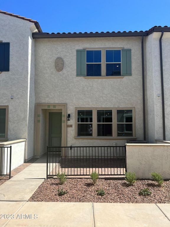1822 E Chelsea Lane Unit 104, Gilbert, AZ 85295