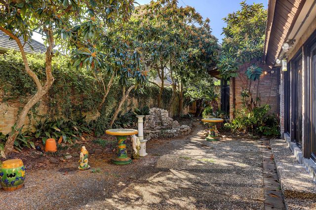 5203 Braesvalley Drive, Houston, TX 77096