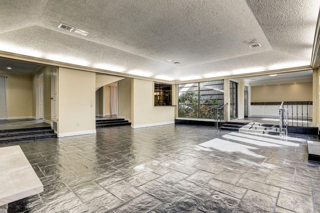 5203 Braesvalley Drive, Houston, TX 77096