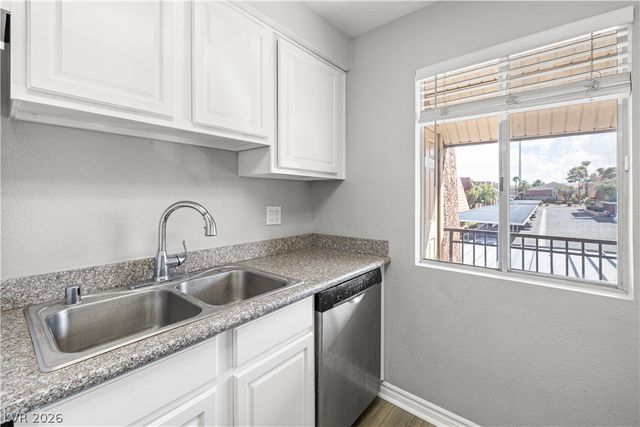 5061 River Glen Drive 80, Las Vegas, NV 89103