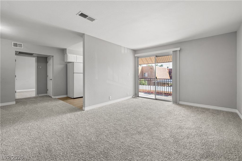 5061 River Glen Drive 80, Las Vegas, NV 89103