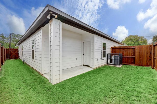 4002 Elmwood Street B, Houston, TX 77051